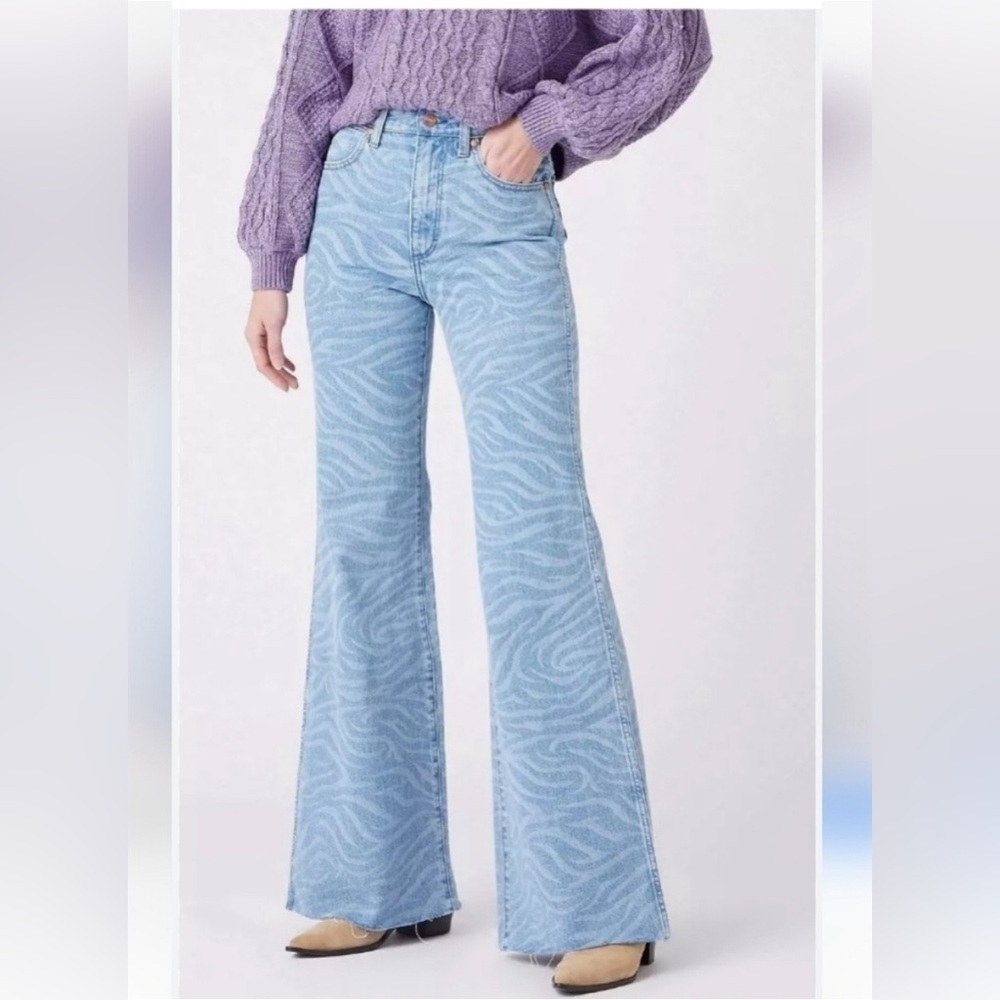 Wrangler FP Women's Meow Laser Tiger Print Wanderer Flare Jean Wide Anthropologi - Picture 8 of 10